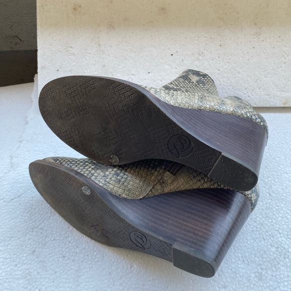 Lucky Brand Basel Double Zip Bootie in Chinchilla Slither Colorway Size 7M - Picture 16 of 16